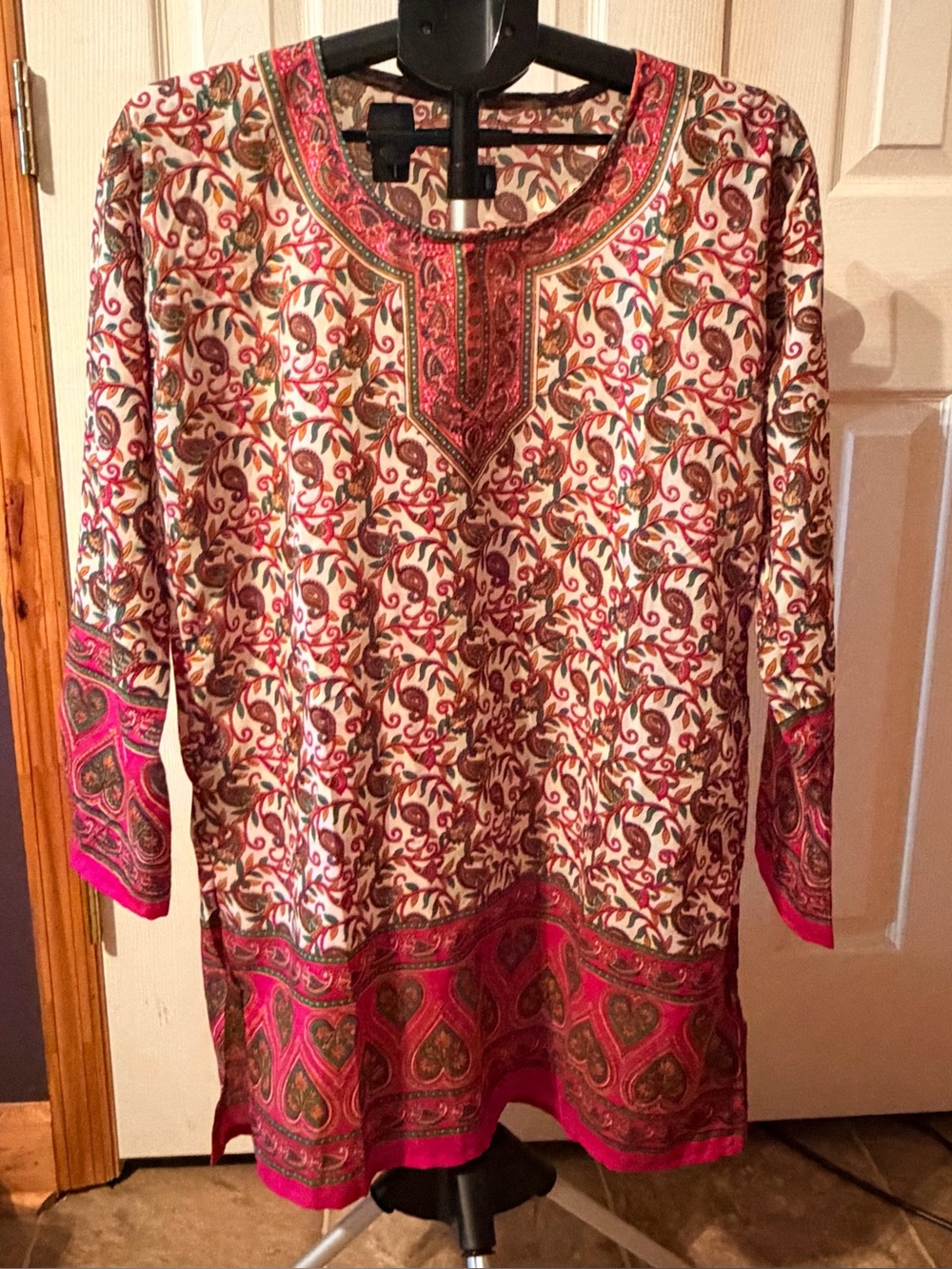 Women’s Hot Pink V-Neck Patterned Tunic Top